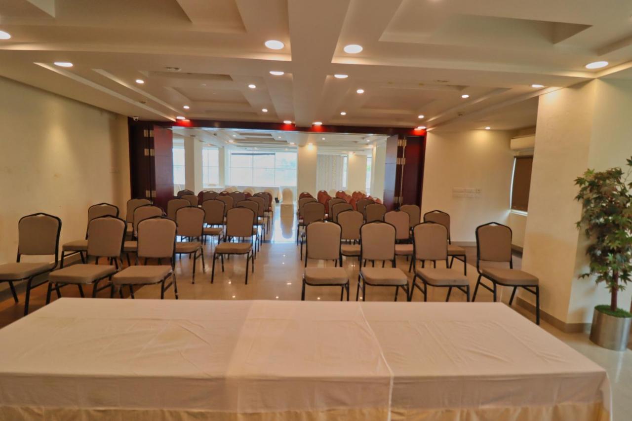 Crestmont Ashapurna Jaipur, Banipark Hotel Exterior photo
